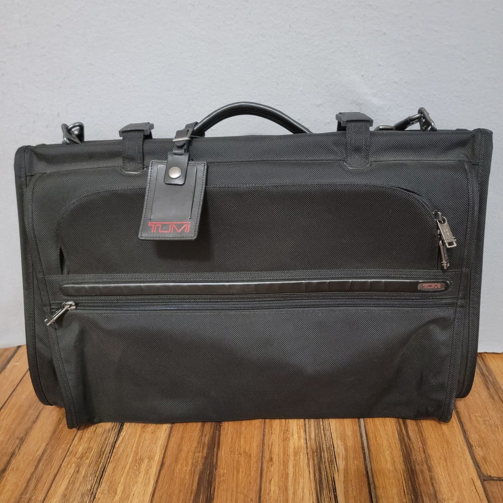 TUMI TRI FOLD GARMENT BAG